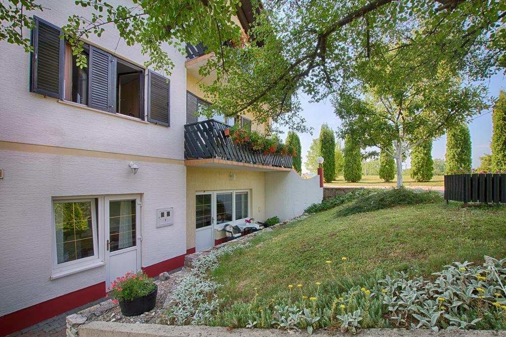 Apartments Bozic Grabovac  Extérieur photo